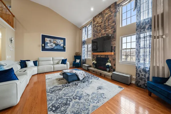 $625,000 | 443 Glover Drive, North Aurora, IL 60542