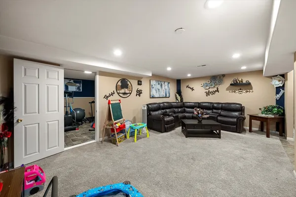 $625,000 | 443 Glover Drive, North Aurora, IL 60542