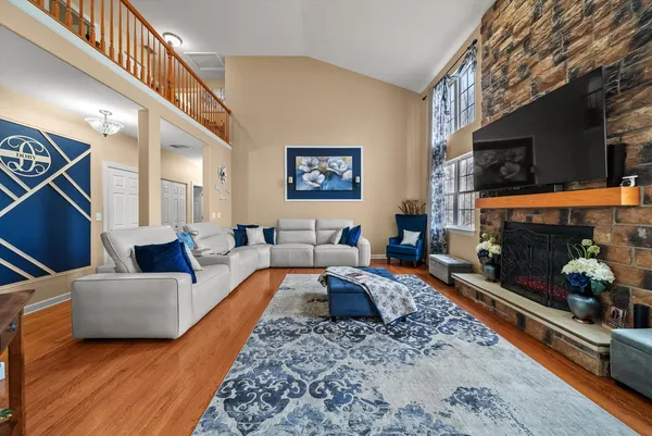 $625,000 | 443 Glover Drive, North Aurora, IL 60542