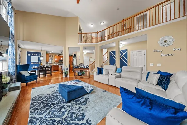 $625,000 | 443 Glover Drive, North Aurora, IL 60542