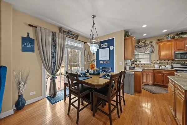 $625,000 | 443 Glover Drive, North Aurora, IL 60542