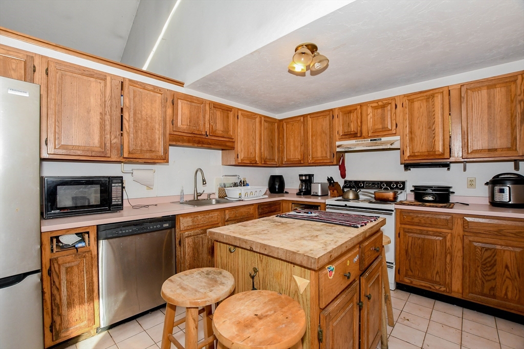 24 Heather Hill Road Bourne, MA 02532 - Photo 9 of 23