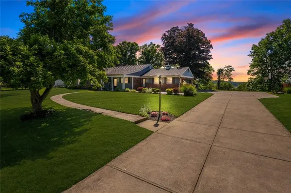 $624,900 | 6 Old Farm Road, Carnegie, PA 15106