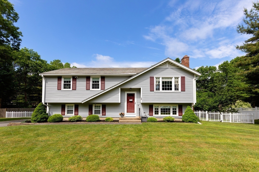 29 Worrall Road Plymouth, MA 02360 - Photo 3 of 38 a front view of house with yard and green space
