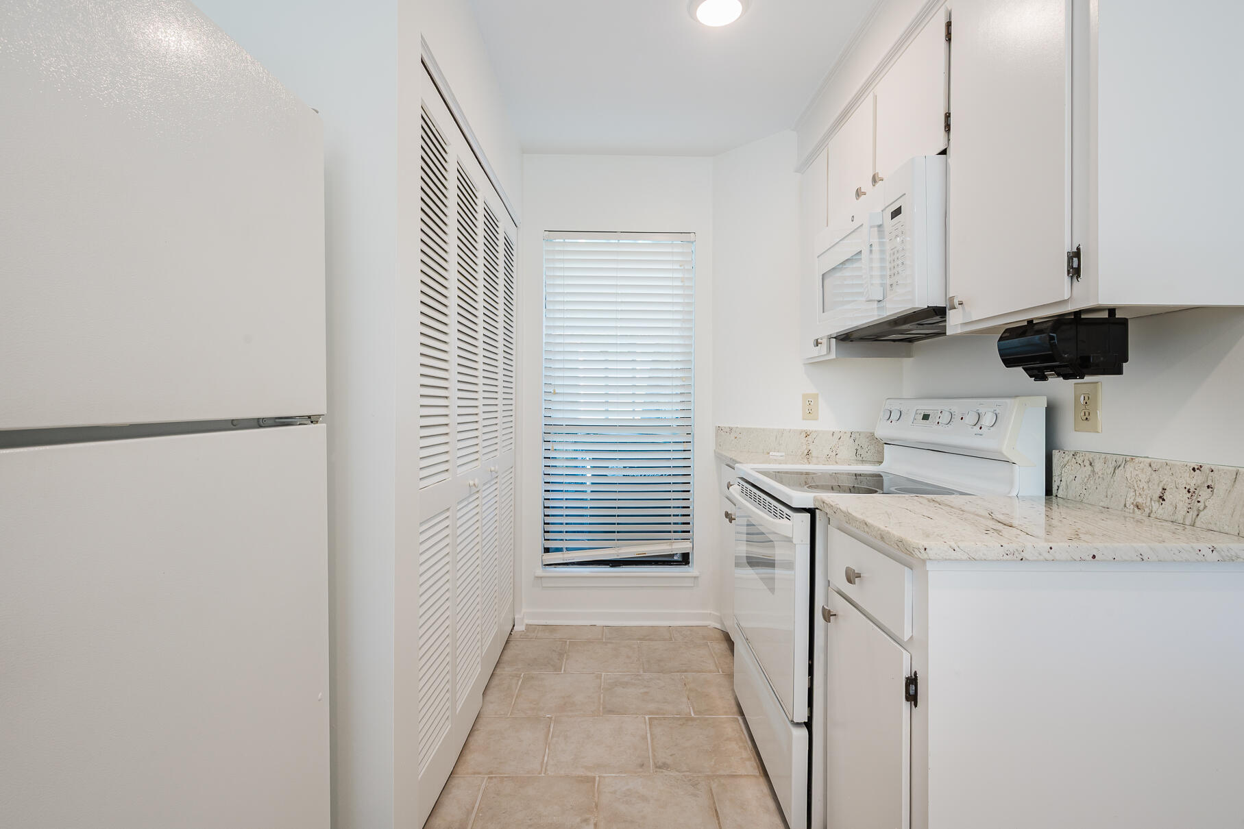 1133 Shadow Lake Circle, Unit 29 Mount Pleasant, SC 29464 - Photo 7 of 38 1133ShadowLakes-8