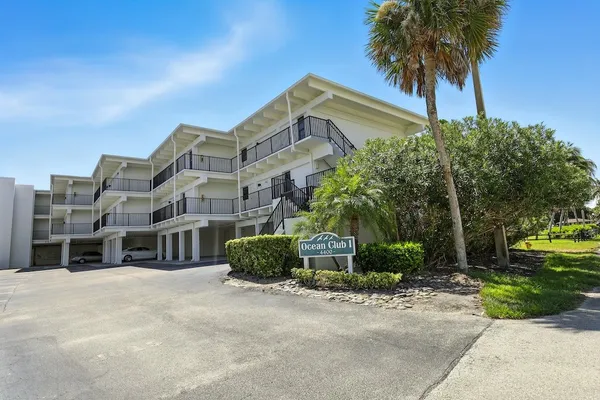 $3,000 | 4400 Florida A1A, Unit 17, Vero Beach, FL 32963
