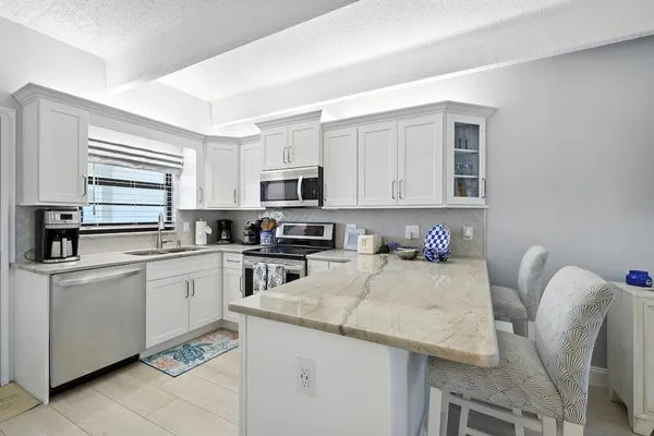 $3,000 | 4400 Florida A1A, Unit 17, Vero Beach, FL 32963