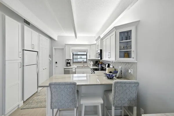 $3,000 | 4400 Florida A1A, Unit 17, Vero Beach, FL 32963