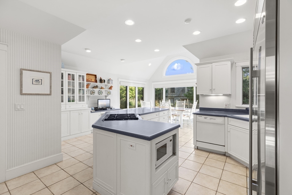 4 Maxey Pond Road Nantucket, MA 02554 - Photo 9 of 34