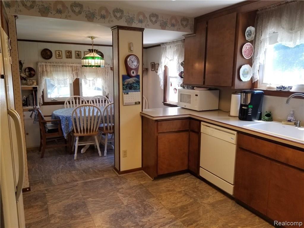 509 Isbell Street Howell, MI 48843 - Photo 9 of 29 kitchen and breakfast nook.jpg