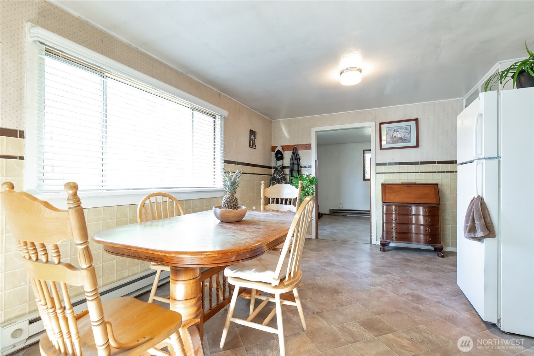 110 Strande Road Ellensburg, WA 98926 - Photo 13 of 39 a dining room with furniture and window