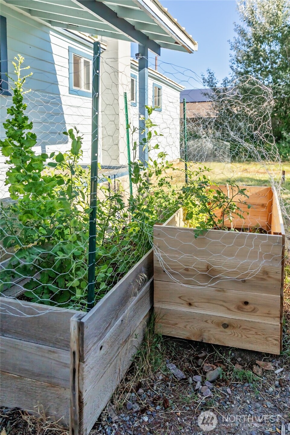 110 Strande Road Ellensburg, WA 98926 - Photo 34 of 39 a wooden bench sitting in front of a house