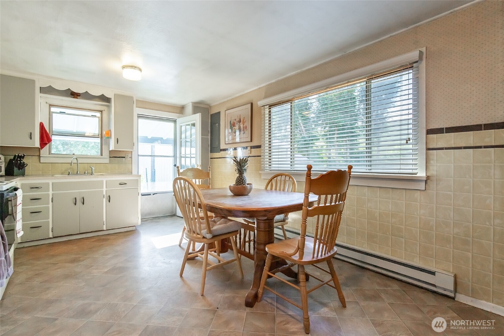 110 Strande Road Ellensburg, WA 98926 - Photo 8 of 39 a view of a dining room with furniture and window