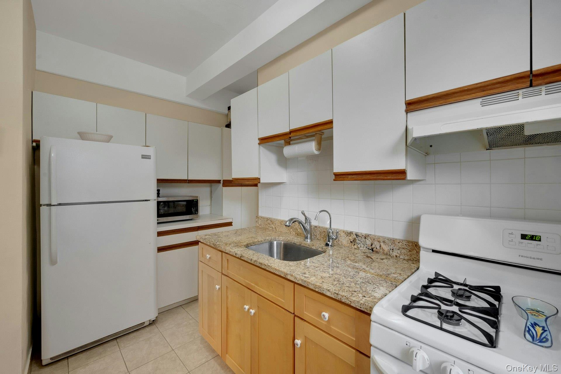 1 Remsen Road, Unit 1F Yonkers, NY 10710 - Photo 14 of 19 Kitchen cabinets and granite countertop.