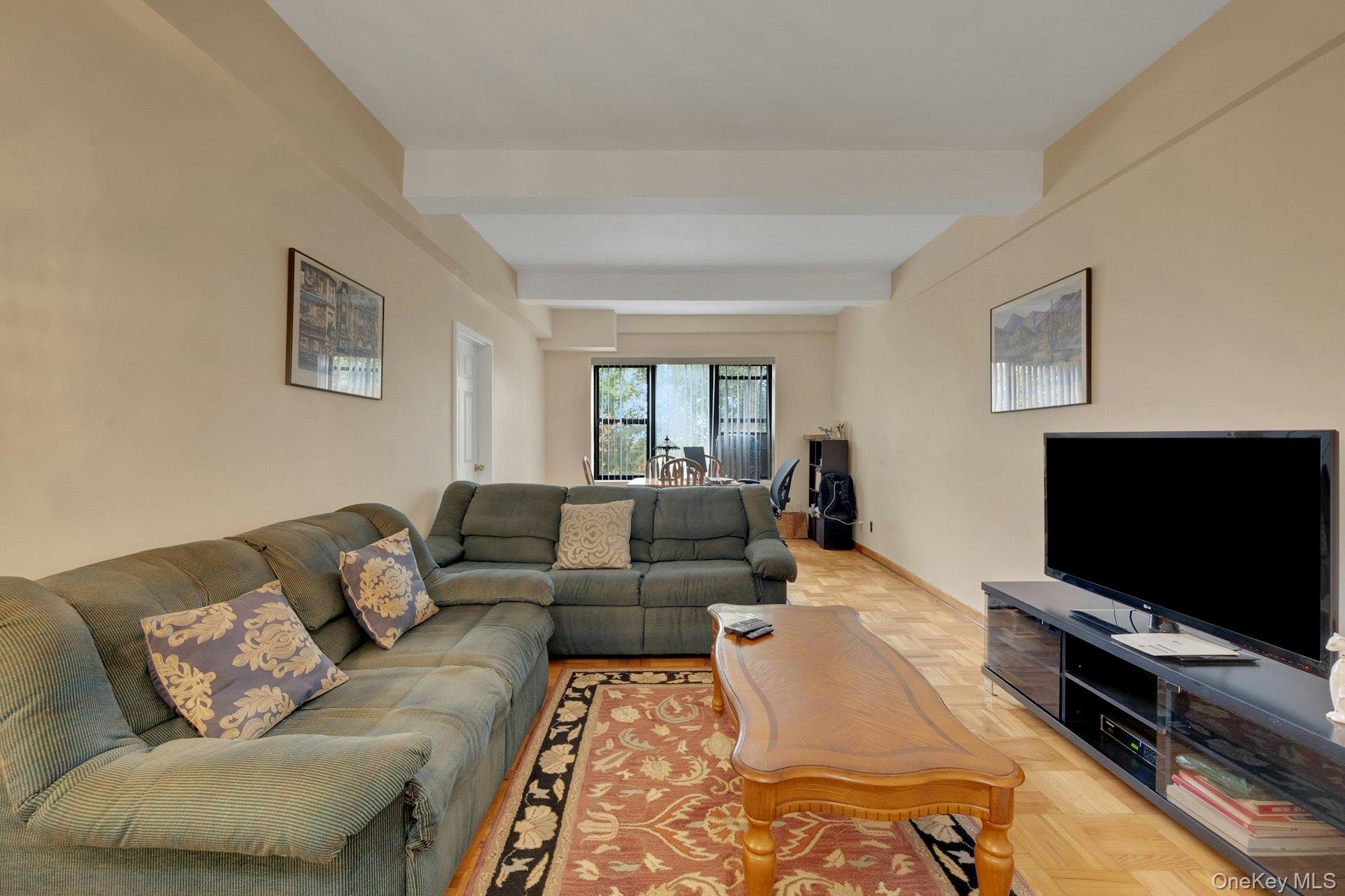 1 Remsen Road, Unit 1F Yonkers, NY 10710 - Photo 4 of 19 Living room with 9 Ft Ceiling