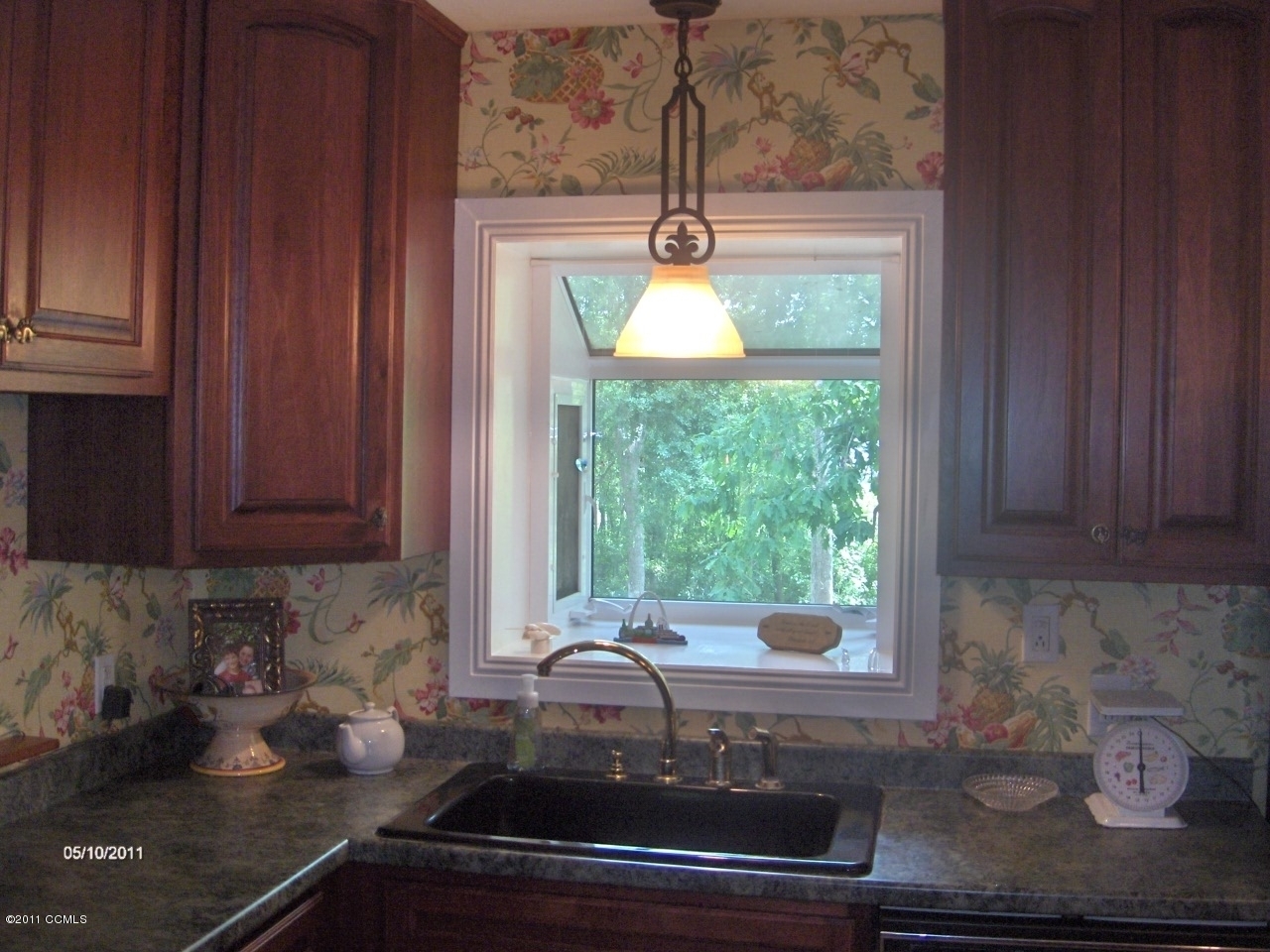 117 Church Road Havelock, NC 28532 - Photo 11 of 26 Kitchen sink garden window