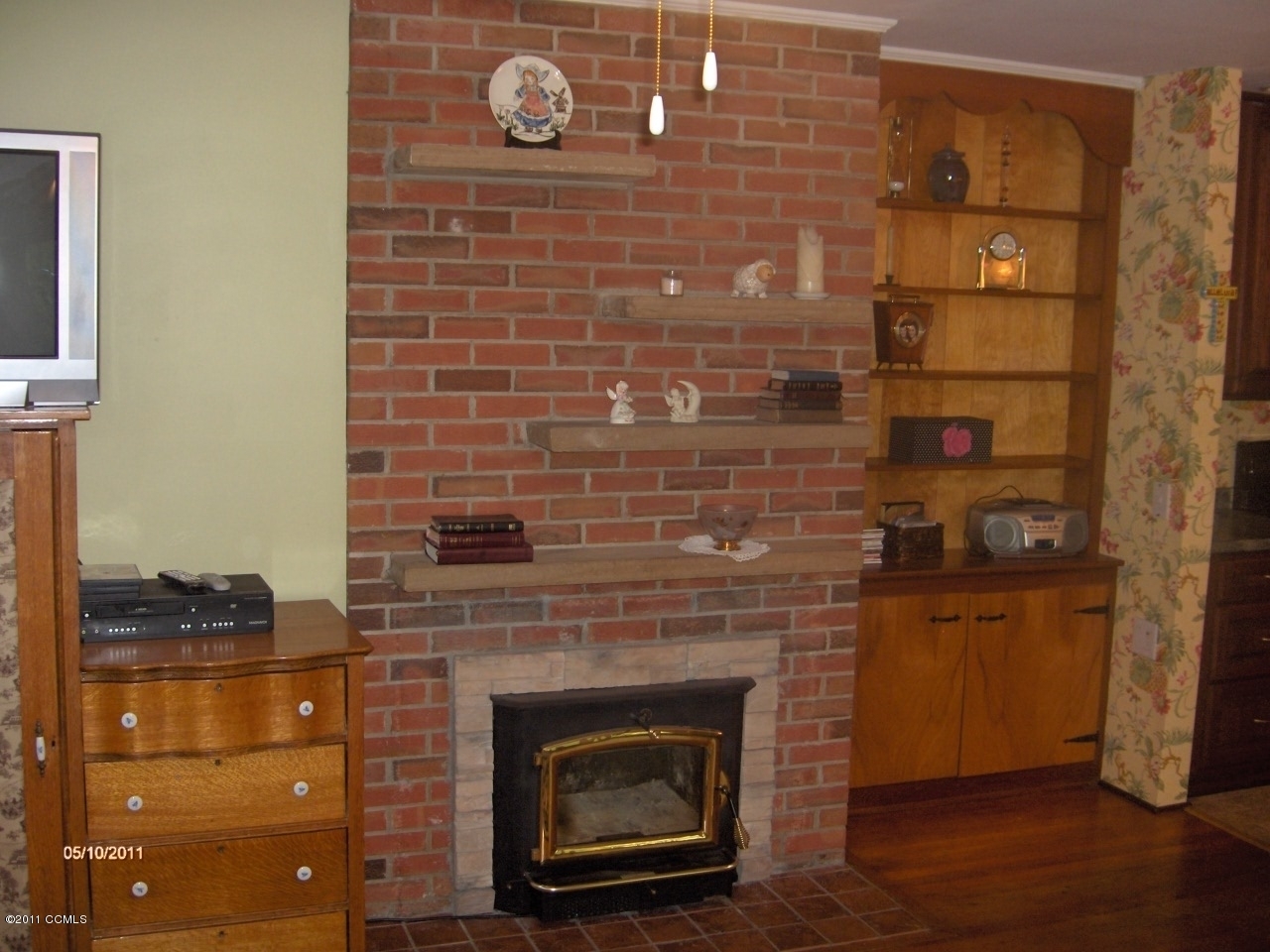 117 Church Road Havelock, NC 28532 - Photo 5 of 26 Fireplace with built ins