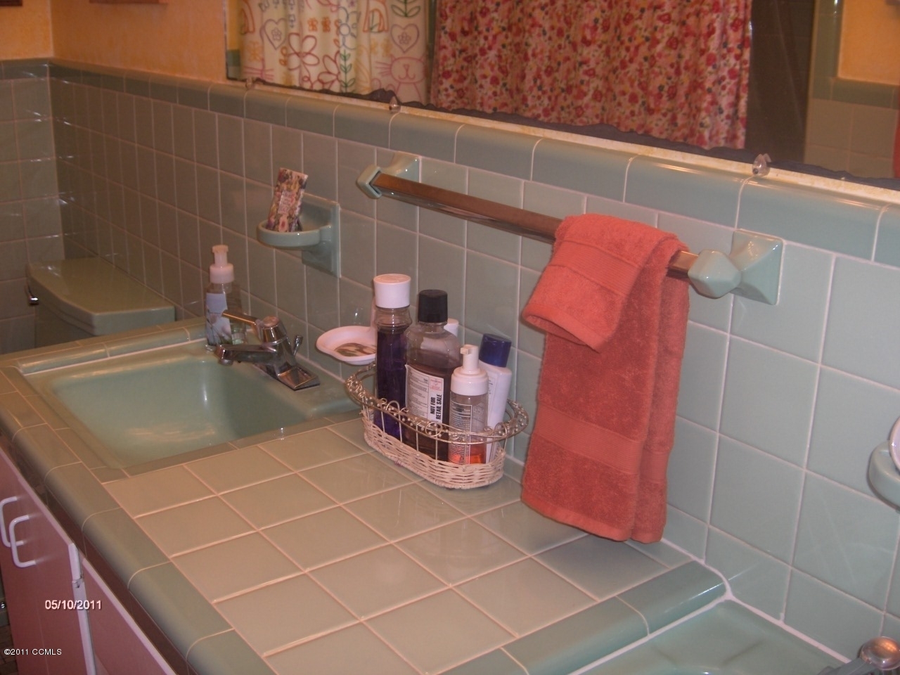 117 Church Road Havelock, NC 28532 - Photo 8 of 26 Hall bath vanity