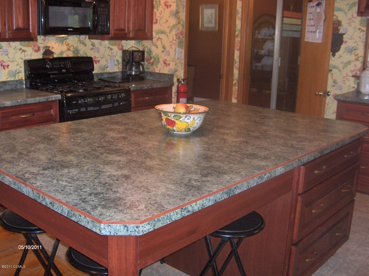 117 Church Road Havelock, NC 28532 - Photo 10 of 26 Kitchen island and bar