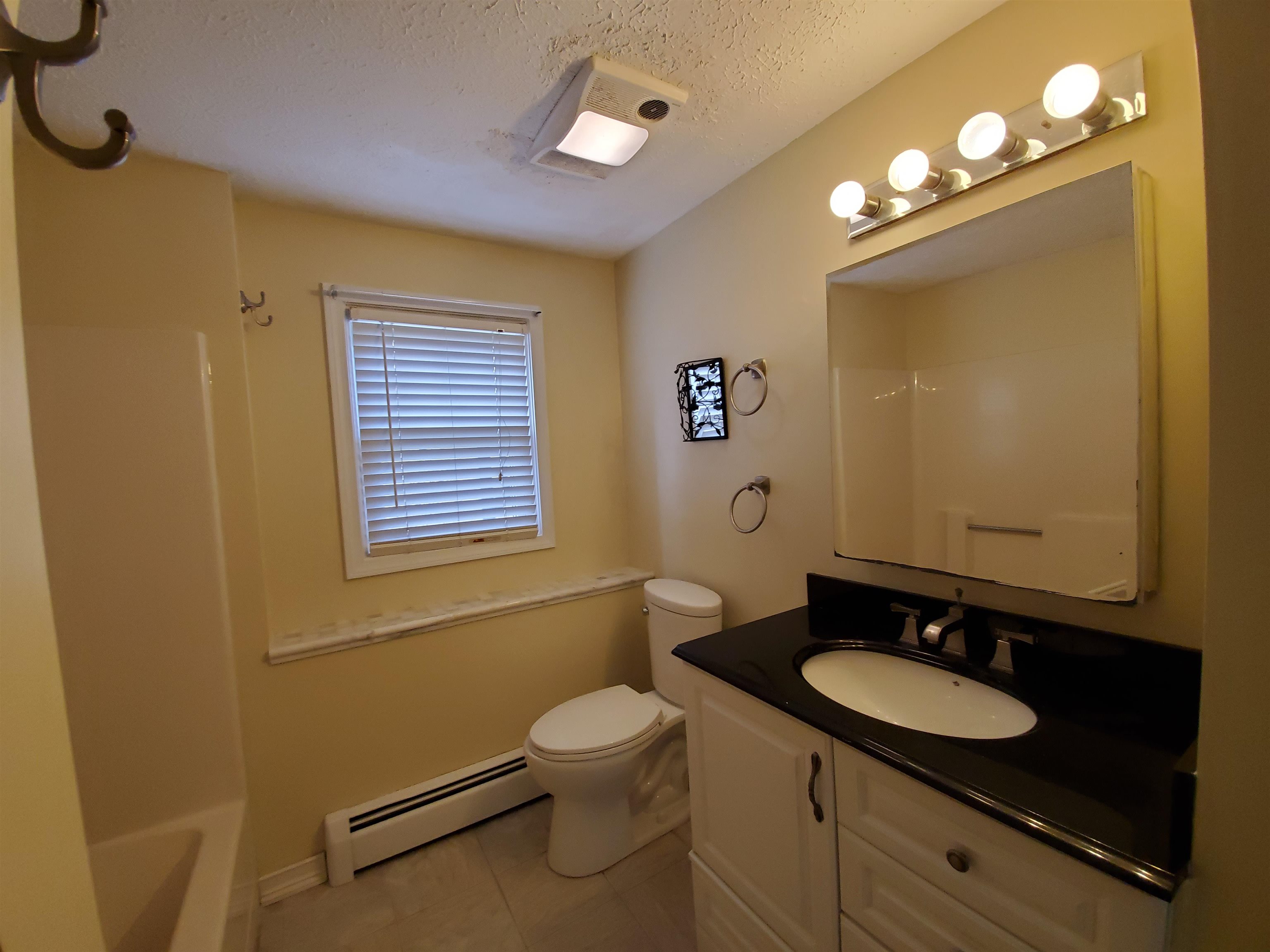 164 Maple Street, Unit C Manchester, NH 03103 - Photo 15 of 32