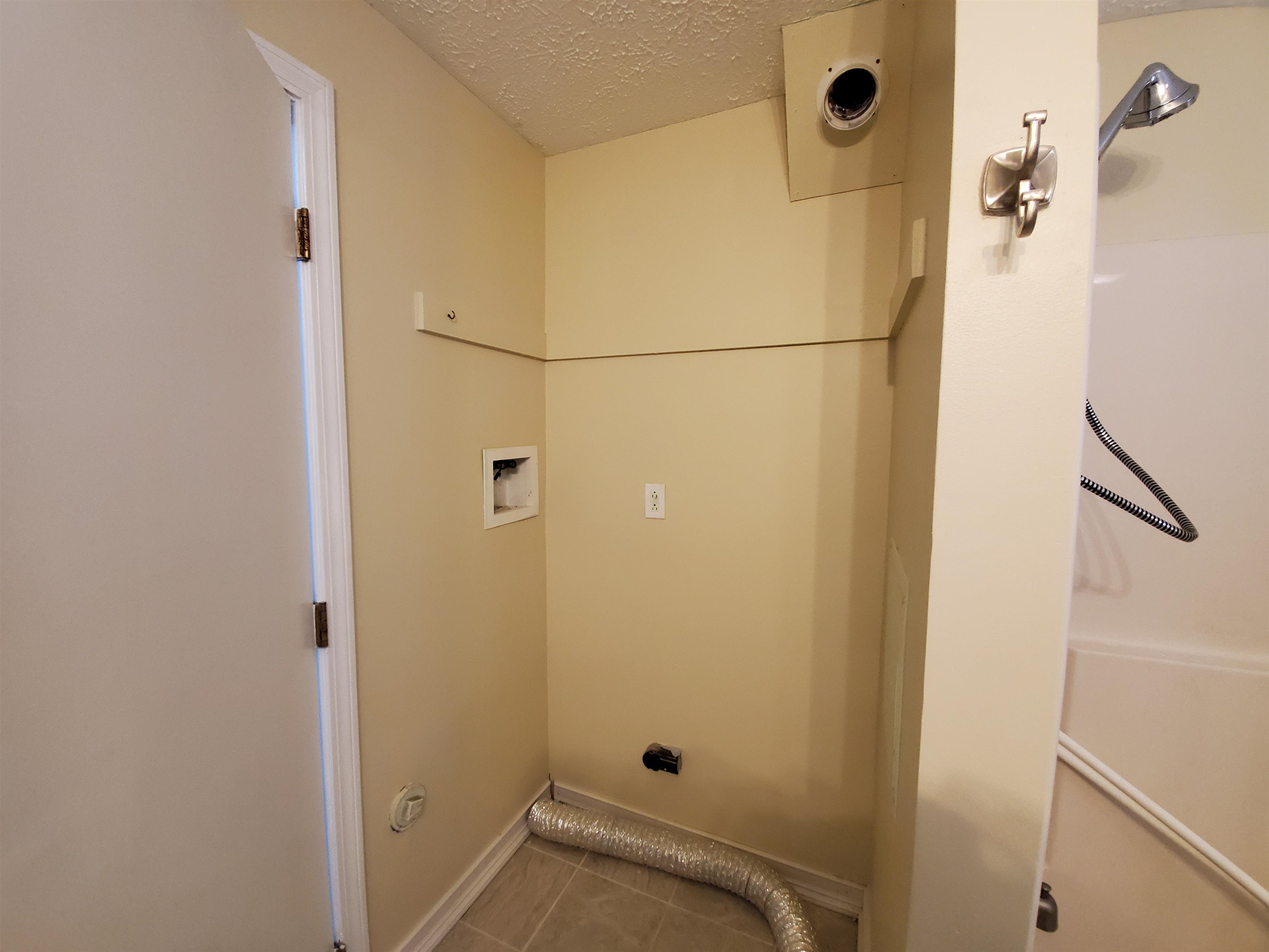 164 Maple Street, Unit C Manchester, NH 03103 - Photo 17 of 32