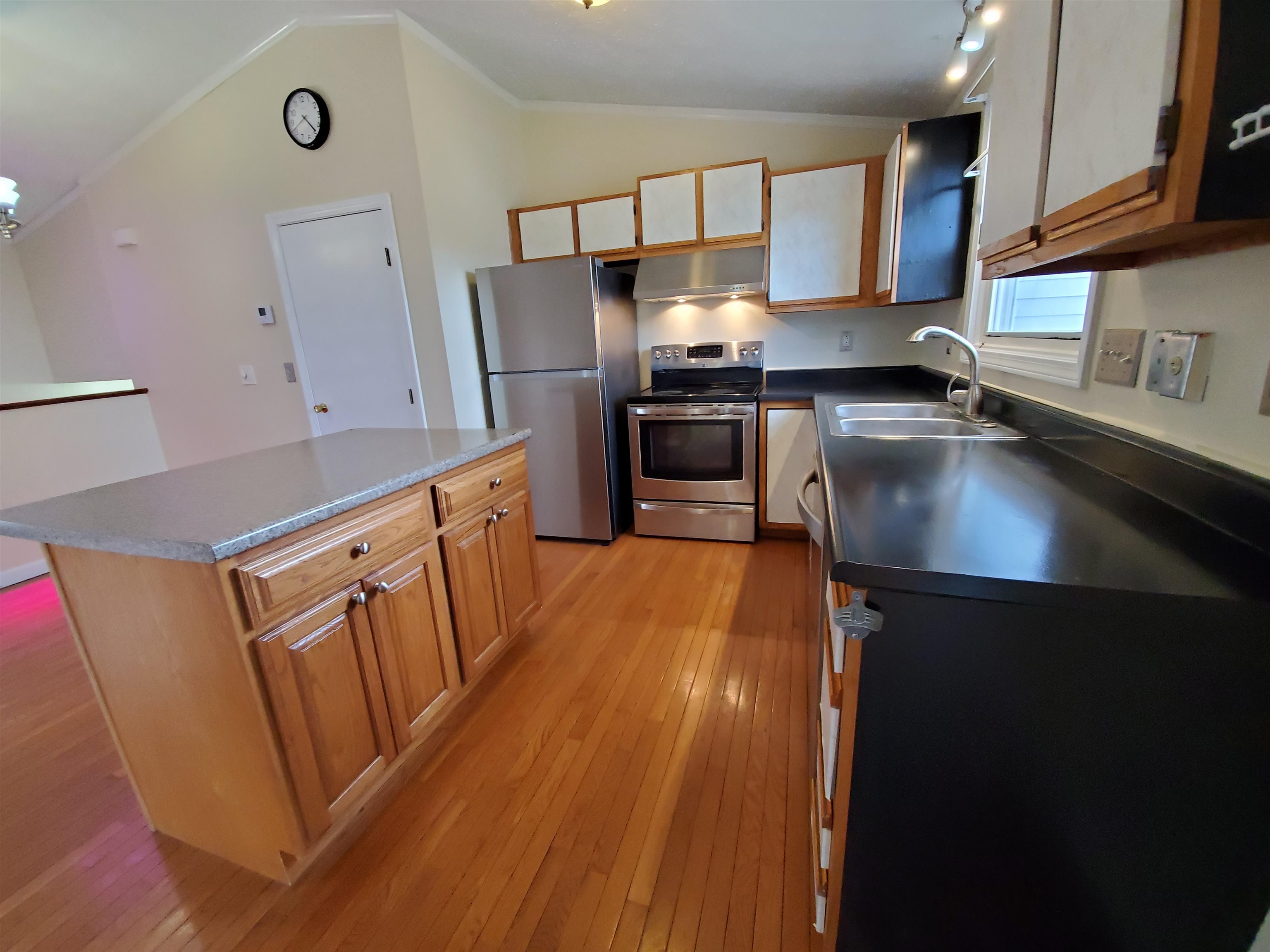 164 Maple Street, Unit C Manchester, NH 03103 - Photo 4 of 32