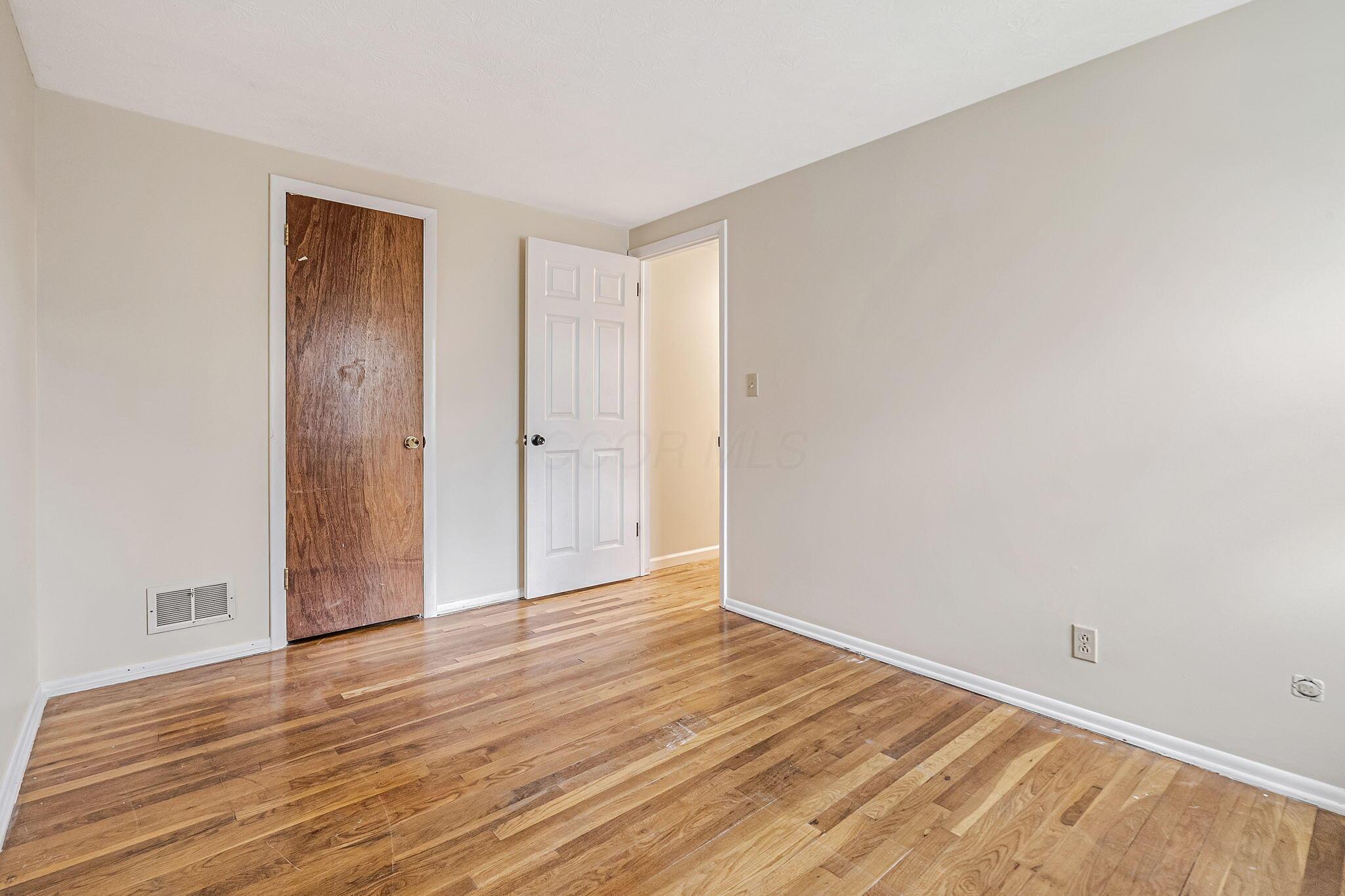 2801 Snouffer Road Columbus, OH 43235 - Photo 25 of 43 Bedroom #4 view into hallway