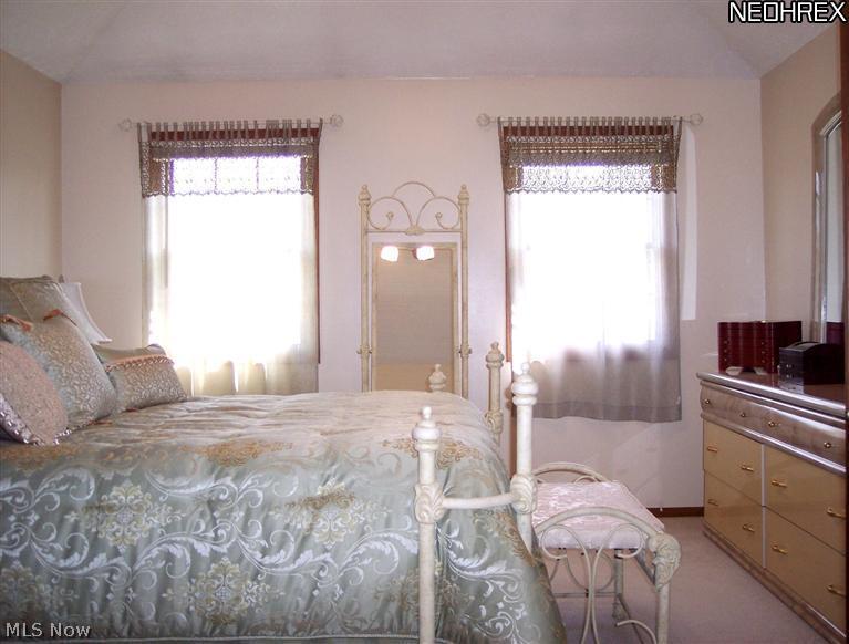 32965 Pettibone Road Solon, OH 44139 - Photo 14 of 25 Vaulted Master Suite. Your own private sanctuary with 2 closets and an updated Bathroom.