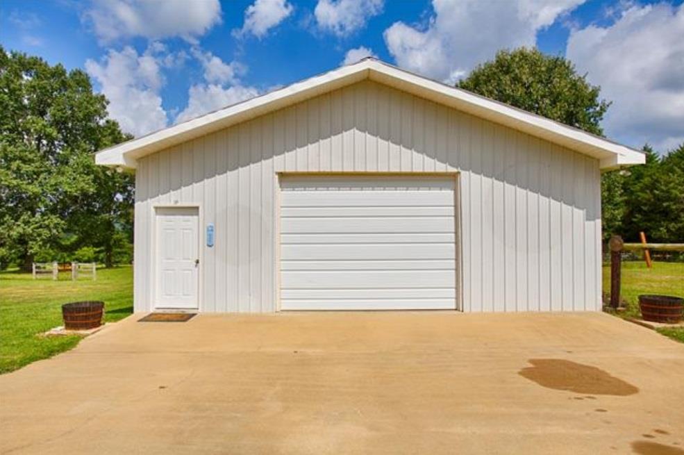1000 Veto Road Prospect, TN 38477 - Photo 6 of 30 a house with a outdoor space