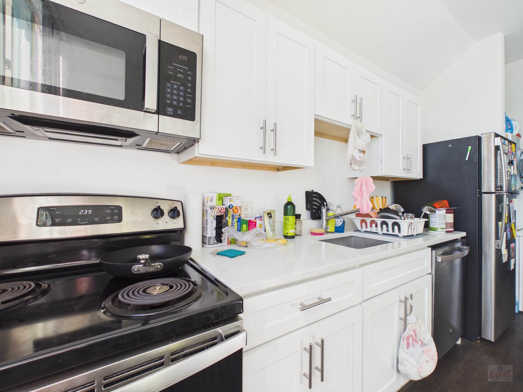 1010 West 26th Street, Unit 604 Austin, TX 78705 - Photo 6 of 7 a kitchen with a stove and a refrigerator