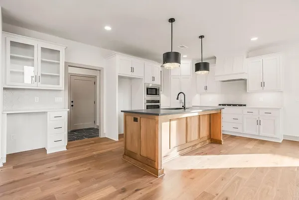 $649,950 | 16335 West 166th Place, Olathe, KS 66062