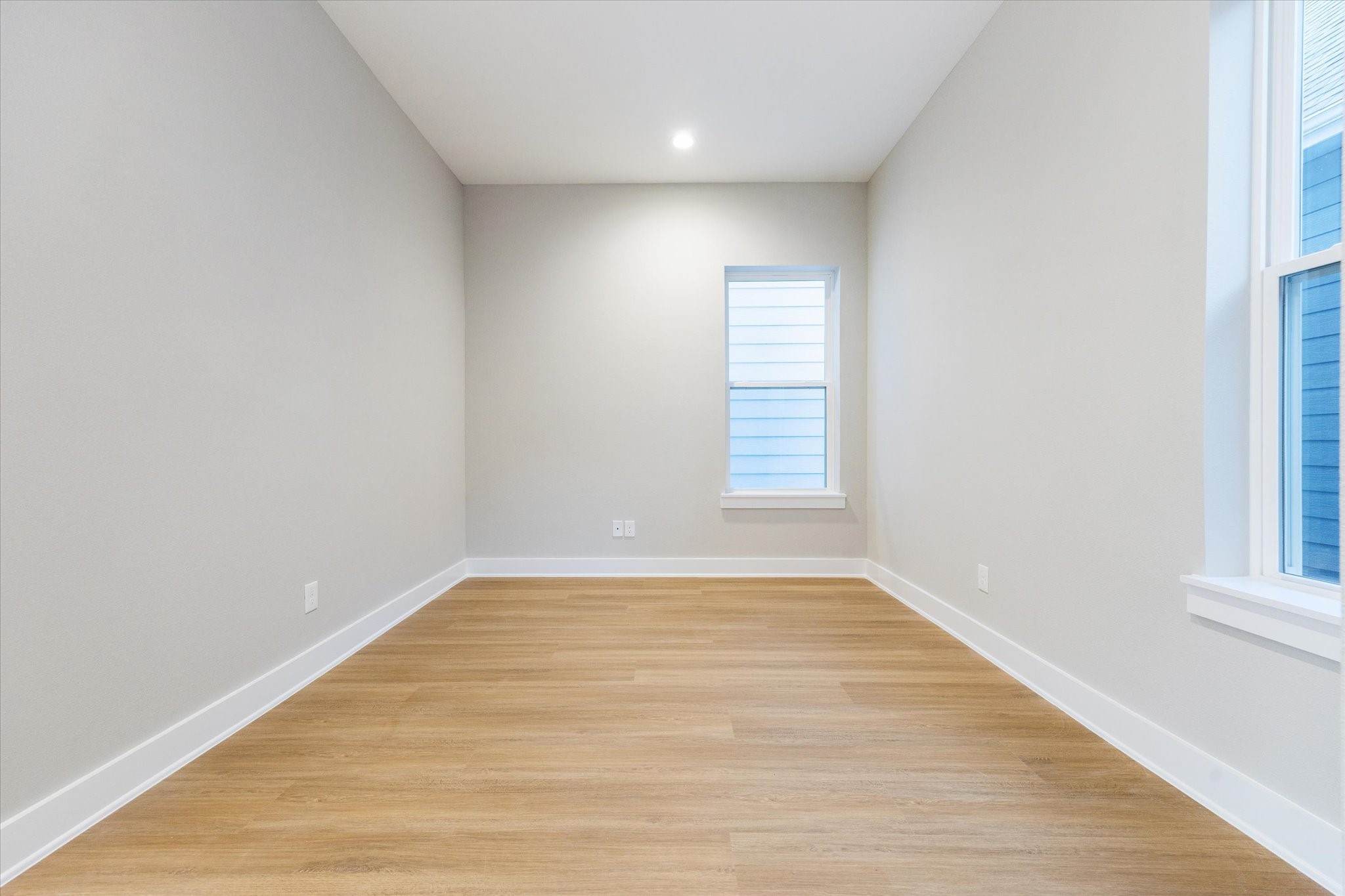 812 Thornton Road, Unit B Houston, TX 77018 - Photo 24 of 39 a view of an empty room with wooden floor and a window
