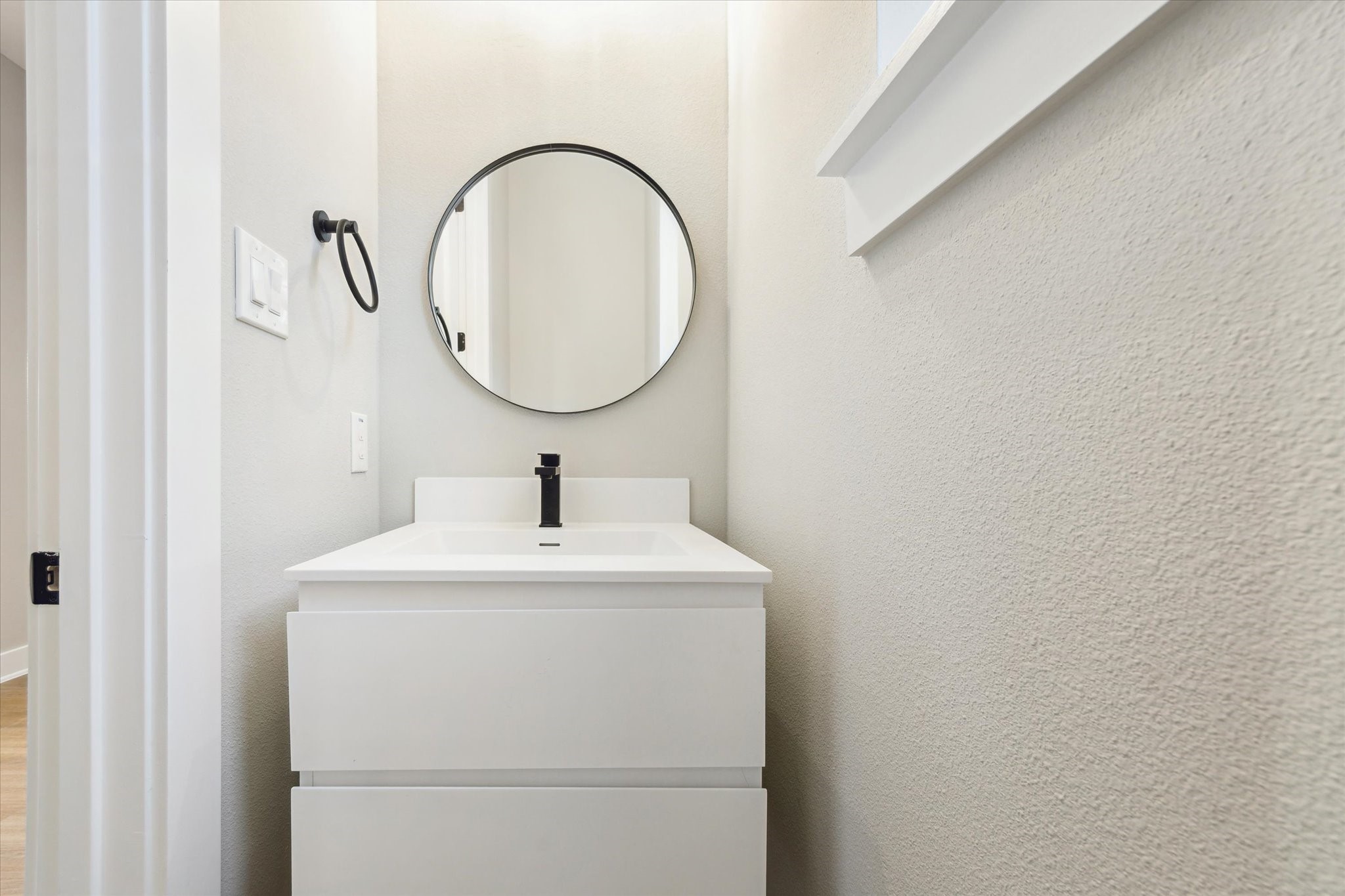 812 Thornton Road, Unit B Houston, TX 77018 - Photo 27 of 39 a bathroom with a sink and a mirror