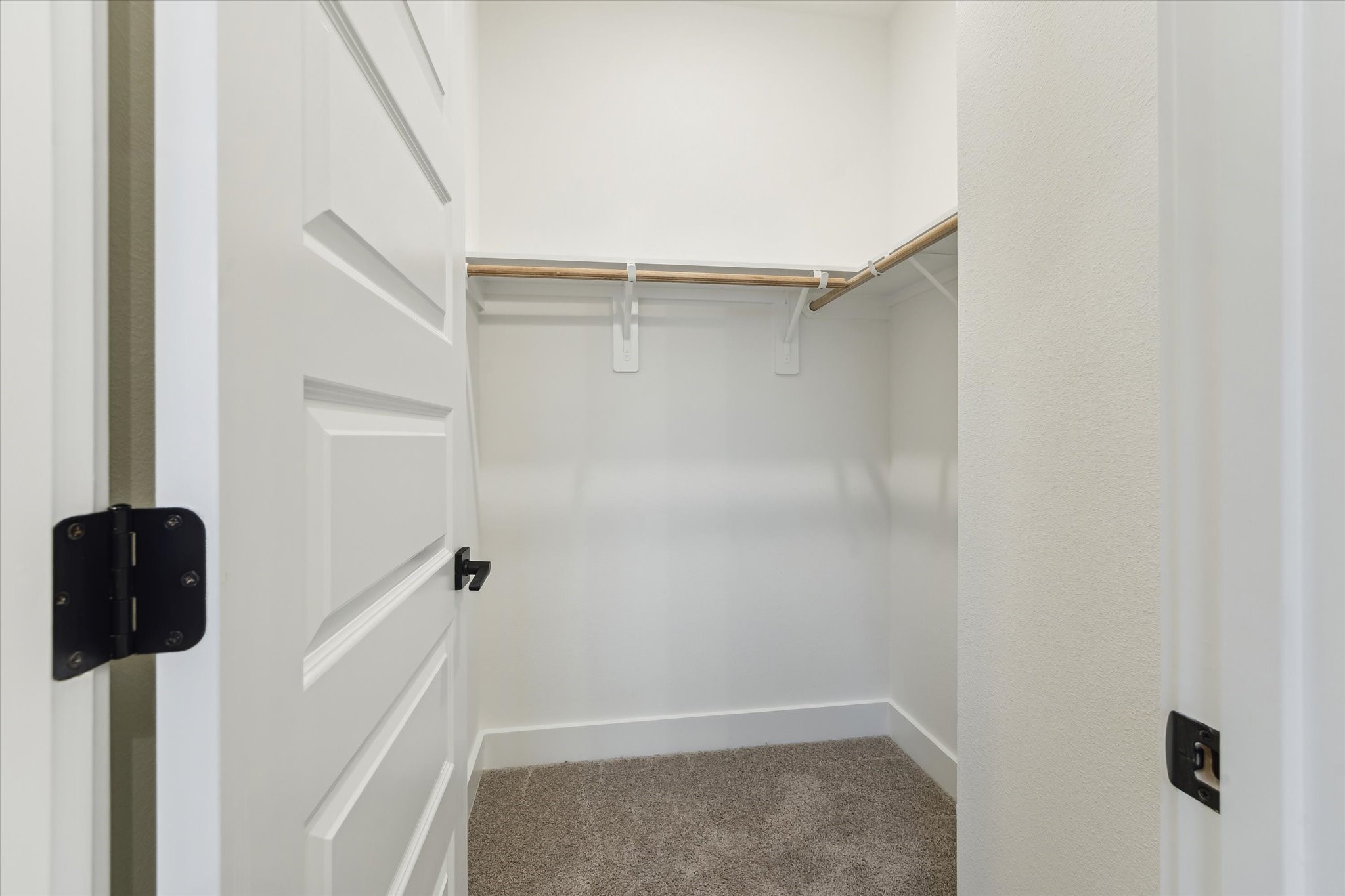 812 Thornton Road, Unit B Houston, TX 77018 - Photo 39 of 39 a view of a walk in closet