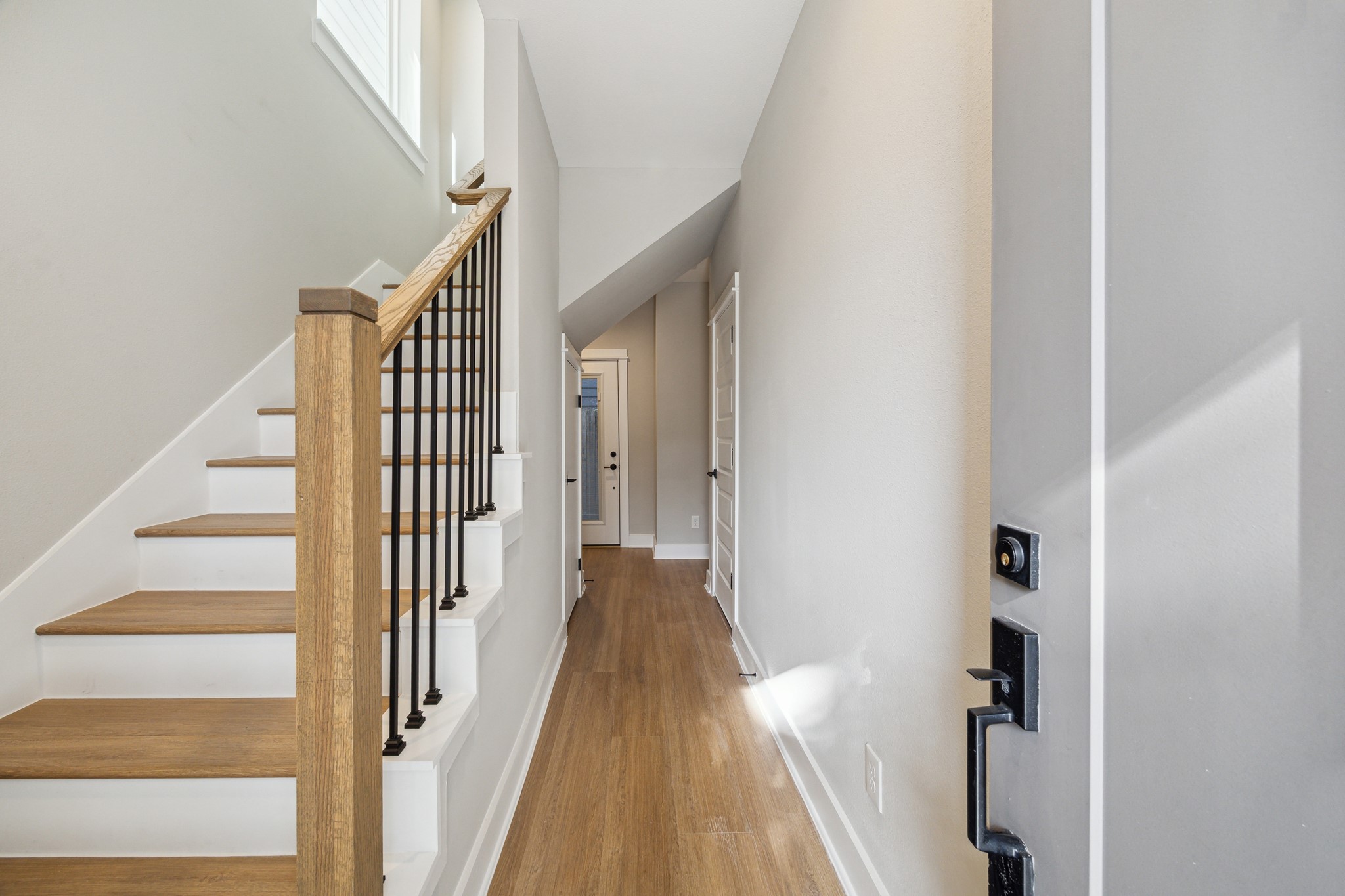 812 Thornton Road, Unit B Houston, TX 77018 - Photo 4 of 39 a view of a hallway with wooden floor and entryway
