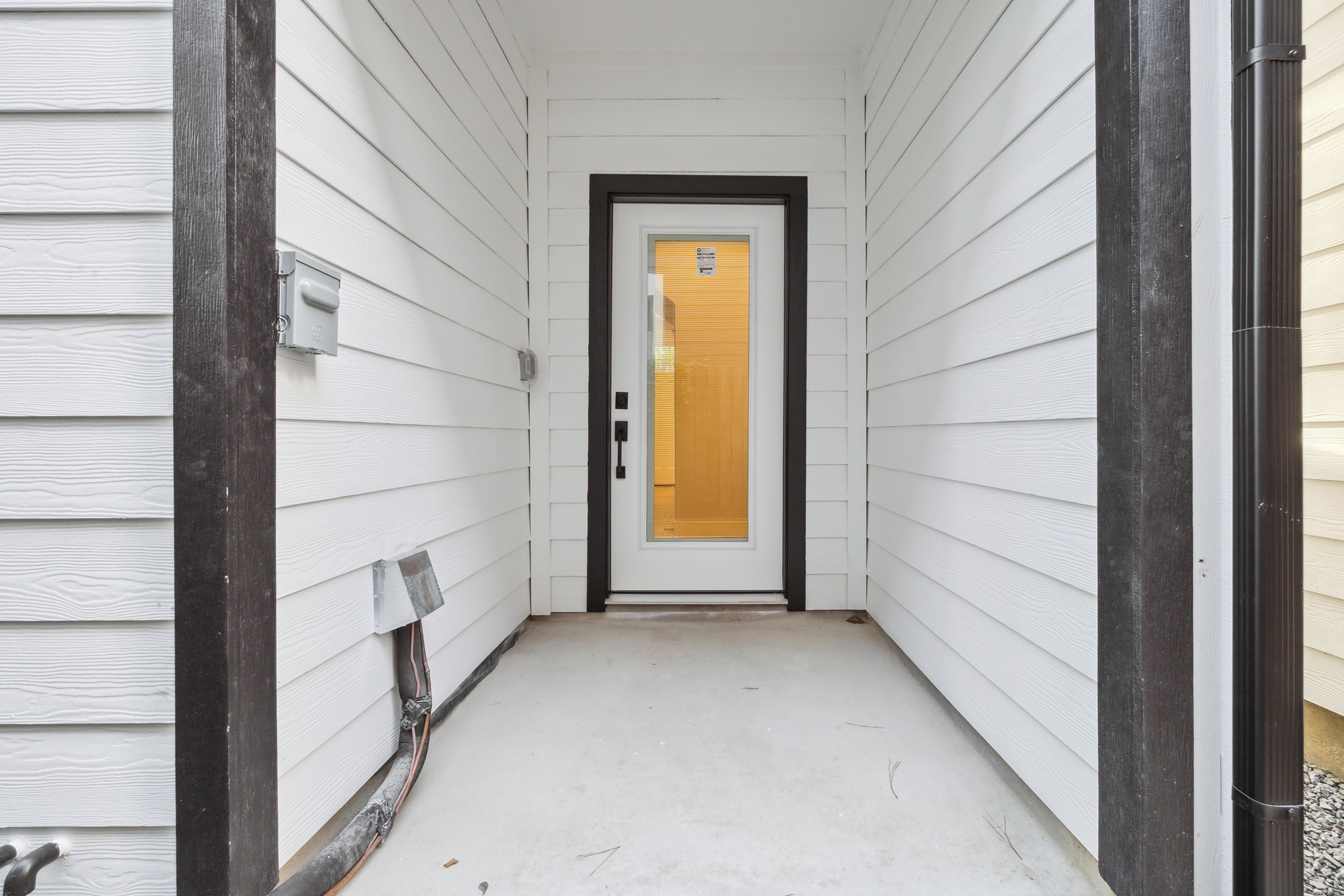812 Thornton Road, Unit B Houston, TX 77018 - Photo 6 of 39 a view of front door and bedroom