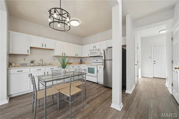 $172,700 | 4887 Heritage Heights Circle, Hazelwood, MO 63042