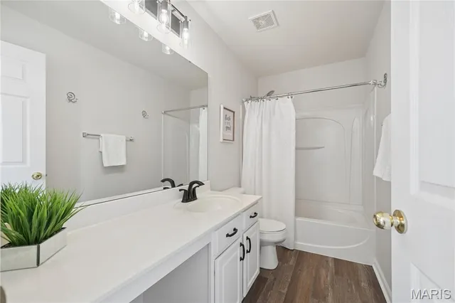 $169,900 | 4887 Heritage Heights Circle, Hazelwood, MO 63042