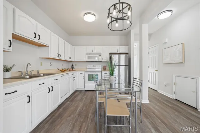 $169,900 | 4887 Heritage Heights Circle, Hazelwood, MO 63042