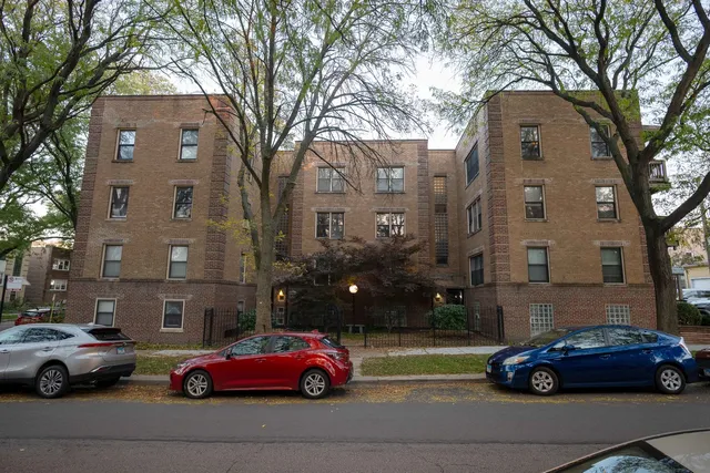 $240,000 | 5325 North Francisco Avenue, Unit G, Chicago, IL 60625