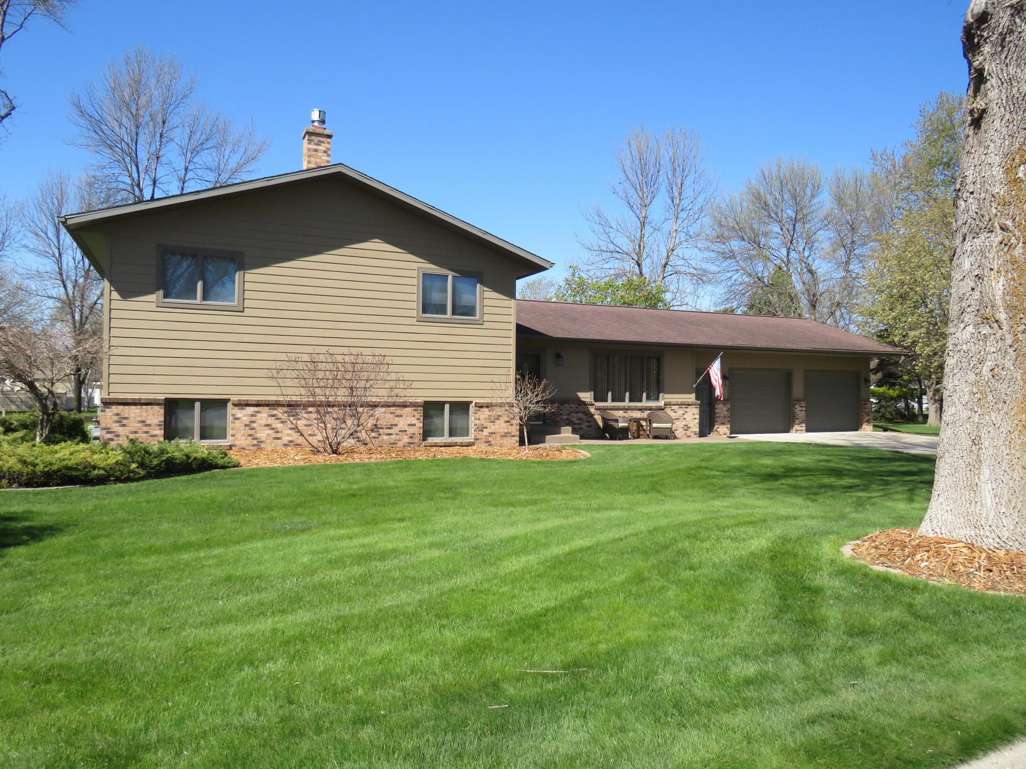 902 10th Street South Benson, MN 56215 - Photo 2 of 37