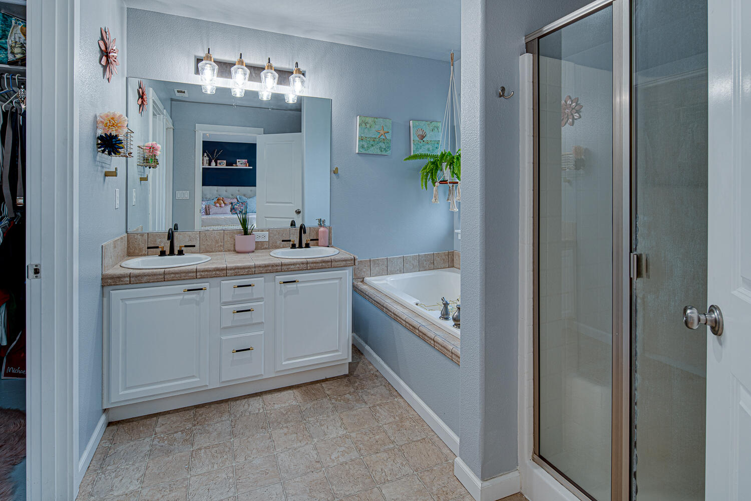 61522 Tall Tree Court Bend, OR 97702 - Photo 22 of 30 Primary Bath with dual sinks