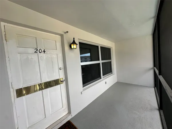 $2,000 | 651 Pine Drive, Pompano Beach, FL 33060