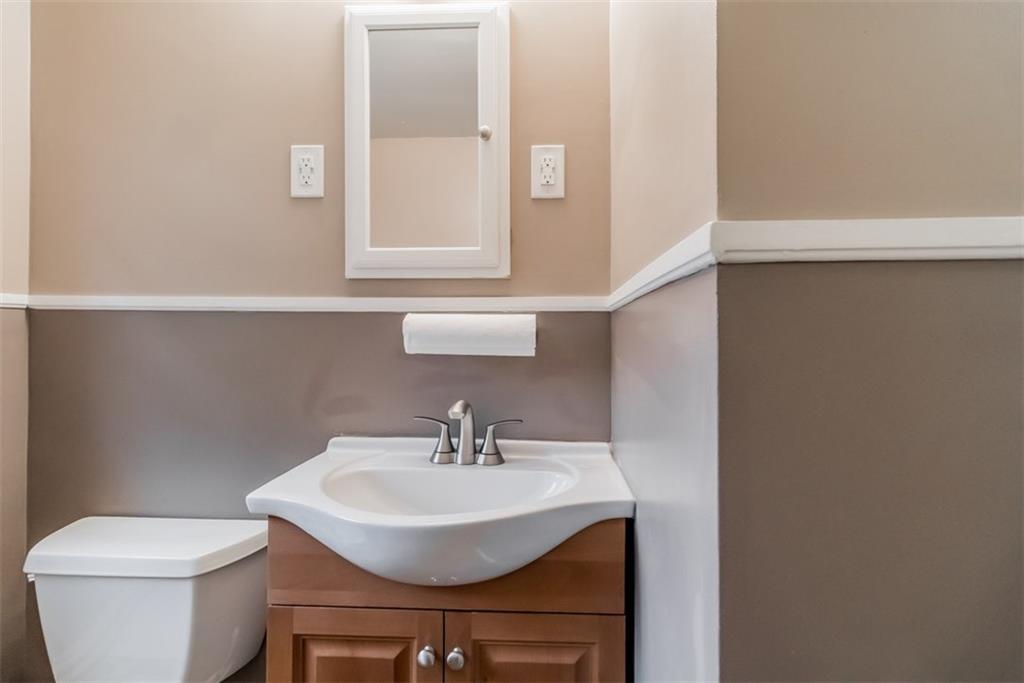 5 Pinewood Drive Cumberland Center, ME 04021 - Photo 15 of 35 1/2 bath on 1st floor
