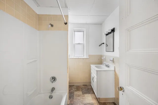 $2,400 | 12 Porter Street, Unit 1, Everett, MA 02149