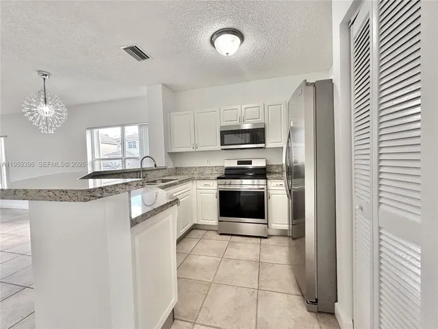 $3,050 | 12161 Southwest 4th Street, Unit 1, Pembroke Pines, FL 33025