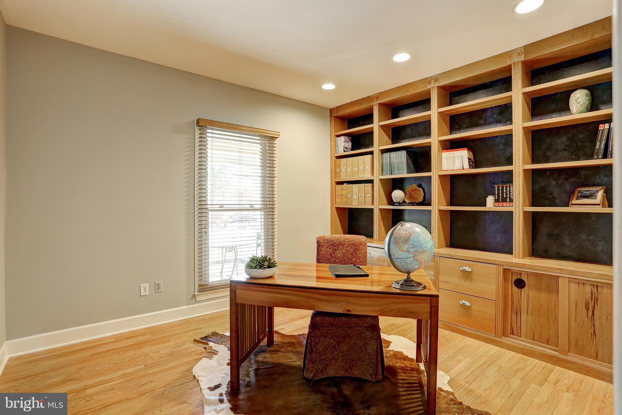 3230 Jones Road Woodbine, MD 21797 - Photo 34 of 67 Main level office with built-ins.