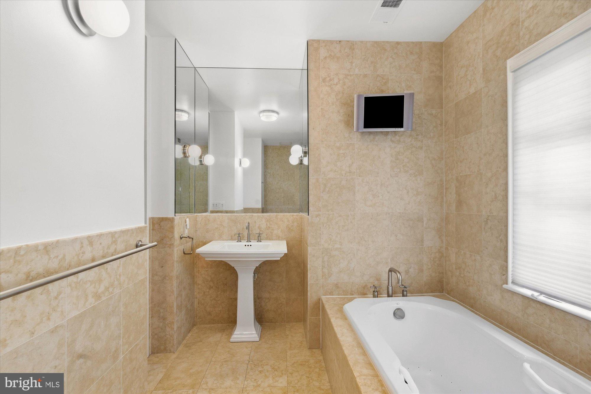 4811 W Street Northwest Washington, DC 20007 - Photo 28 of 54 Second Primary Bath