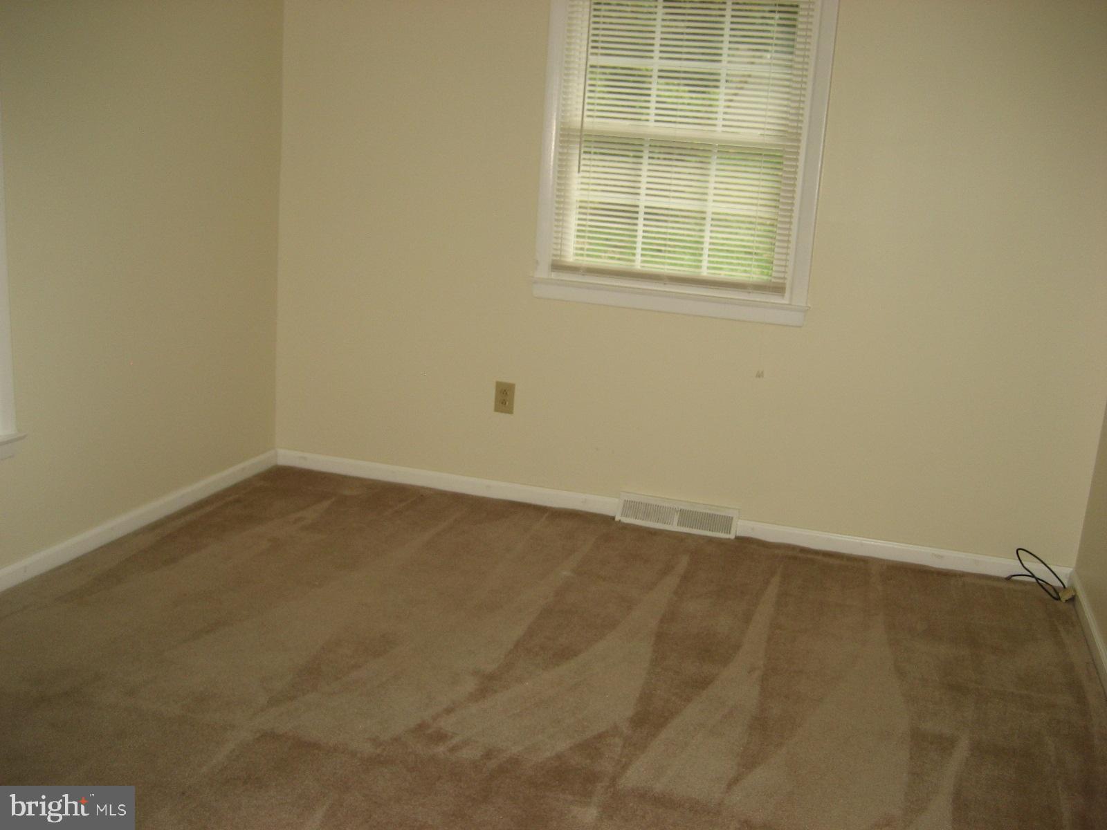 209 Dover Road Warrenton, VA 20186 - Photo 18 of 30 an empty room with a window