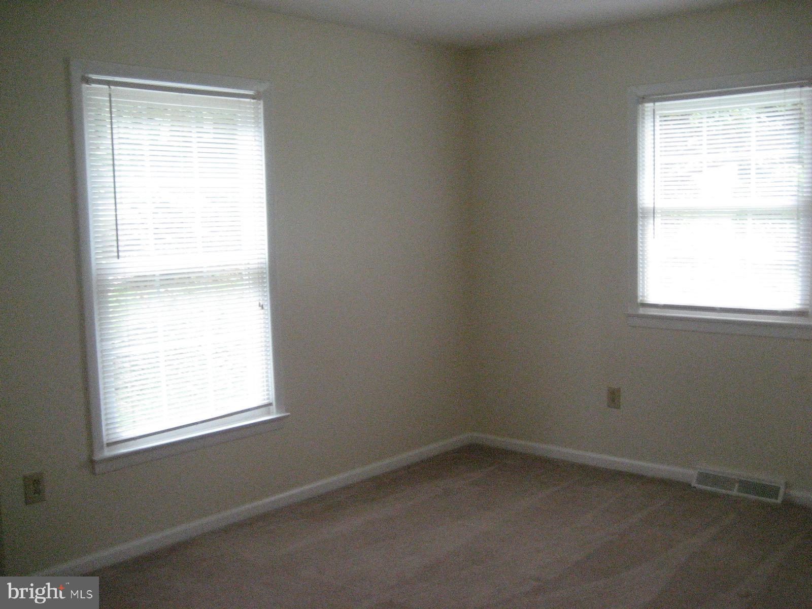 209 Dover Road Warrenton, VA 20186 - Photo 19 of 30 an empty room with a window